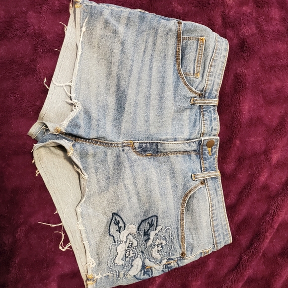 Universal Thread Cuttoff Jean Shorts - Picture 1 of 7